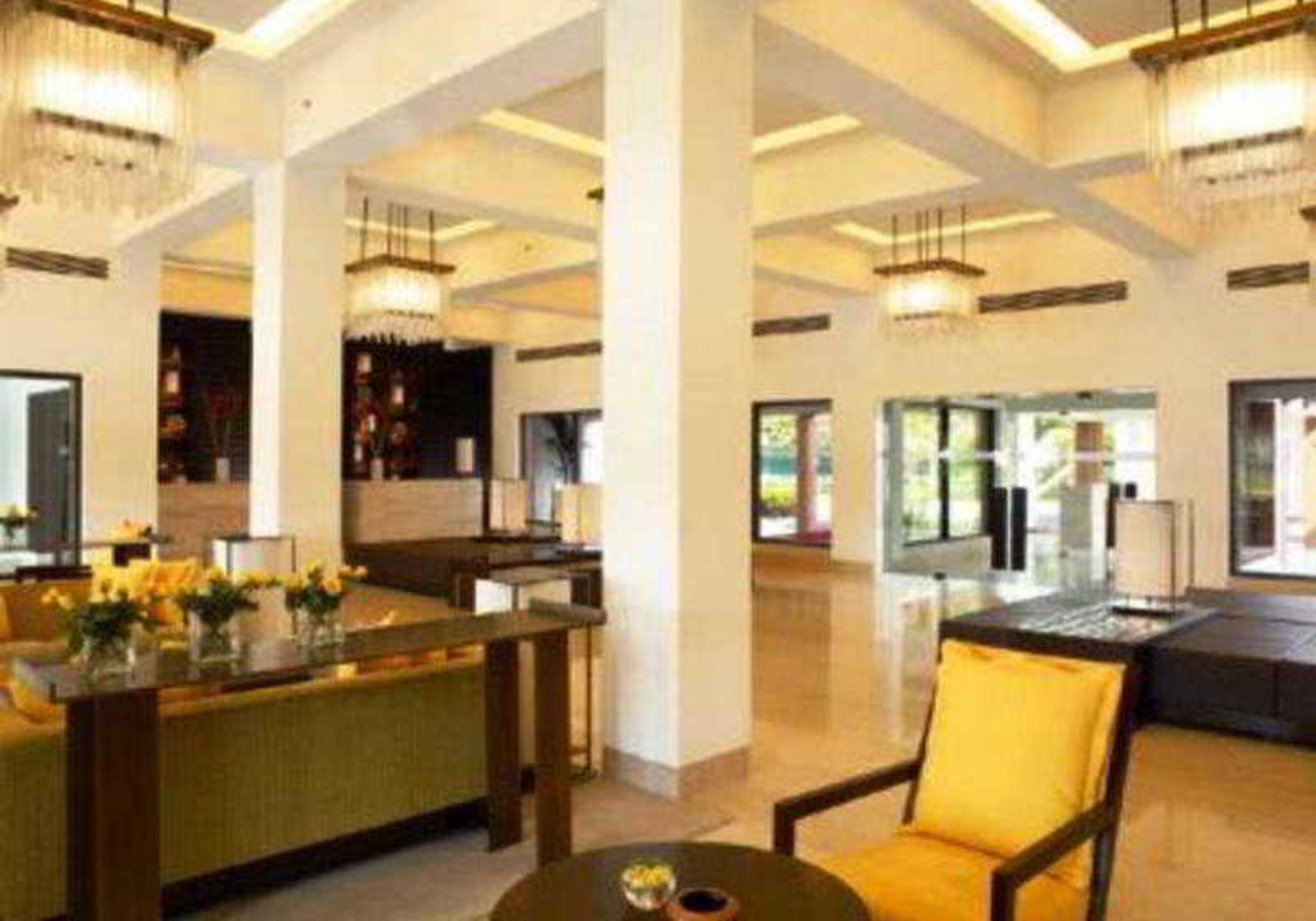 Trident Agra Hotel Agra  Eksteriør billede The lobby of the hotel