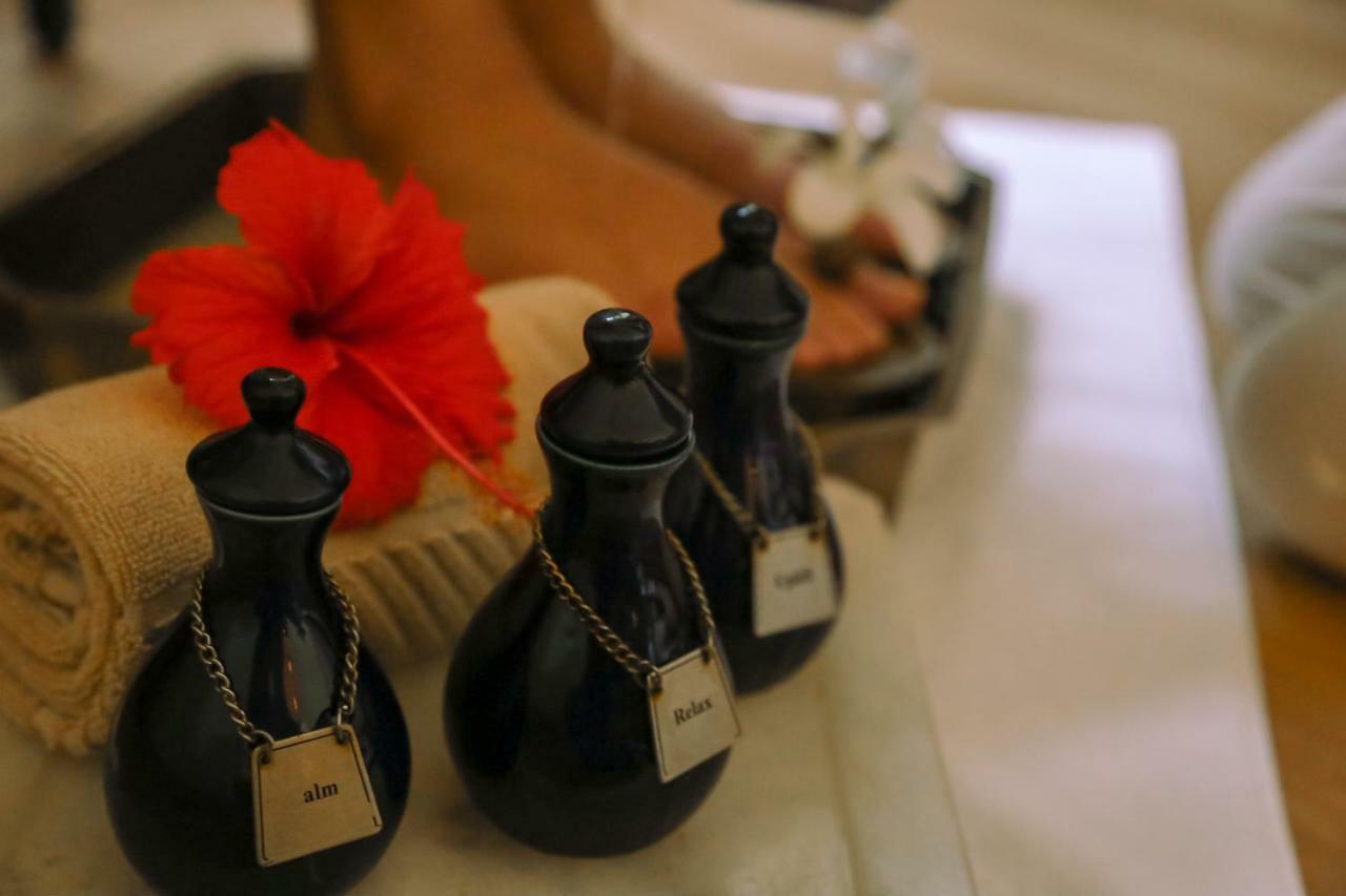 Trident Agra Hotel Agra  Eksteriør billede Ayurvedic oils