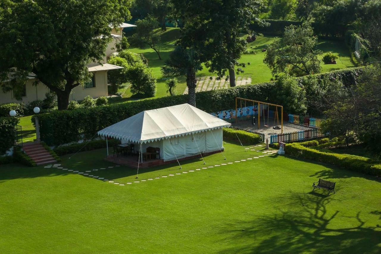 Trident Agra Hotel Agra  Eksteriør billede The lawns of the Taj Bengal
