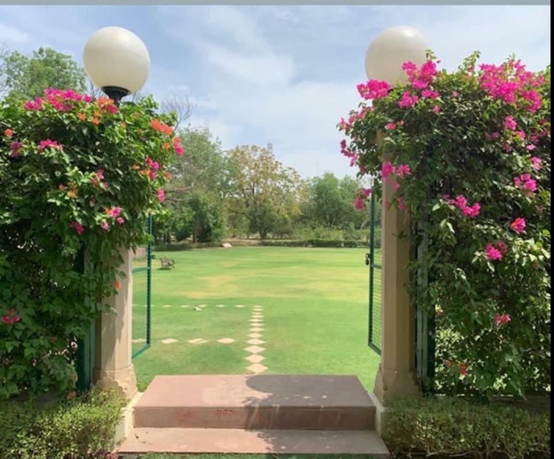 Trident Agra Hotel Agra  Eksteriør billede Entrance to the park