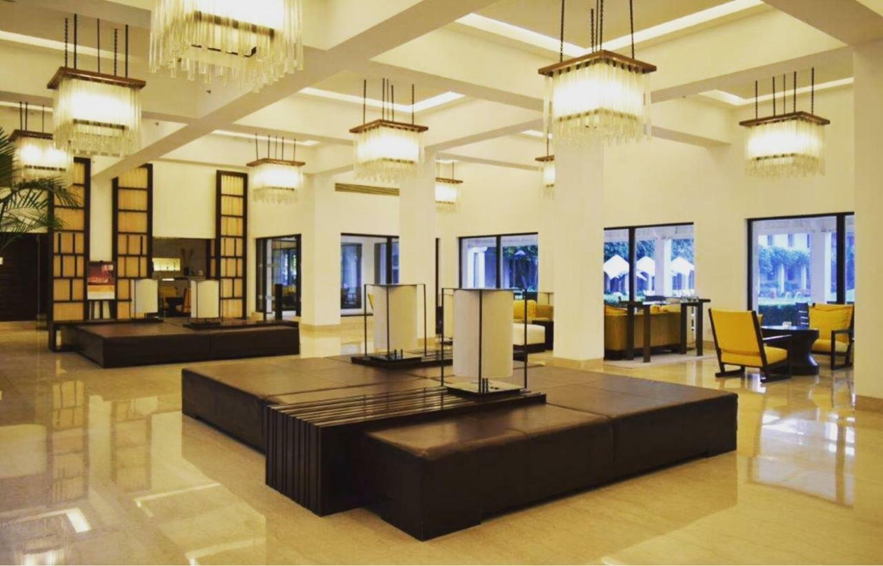 Trident Agra Hotel Agra  Eksteriør billede The lobby of the hotel