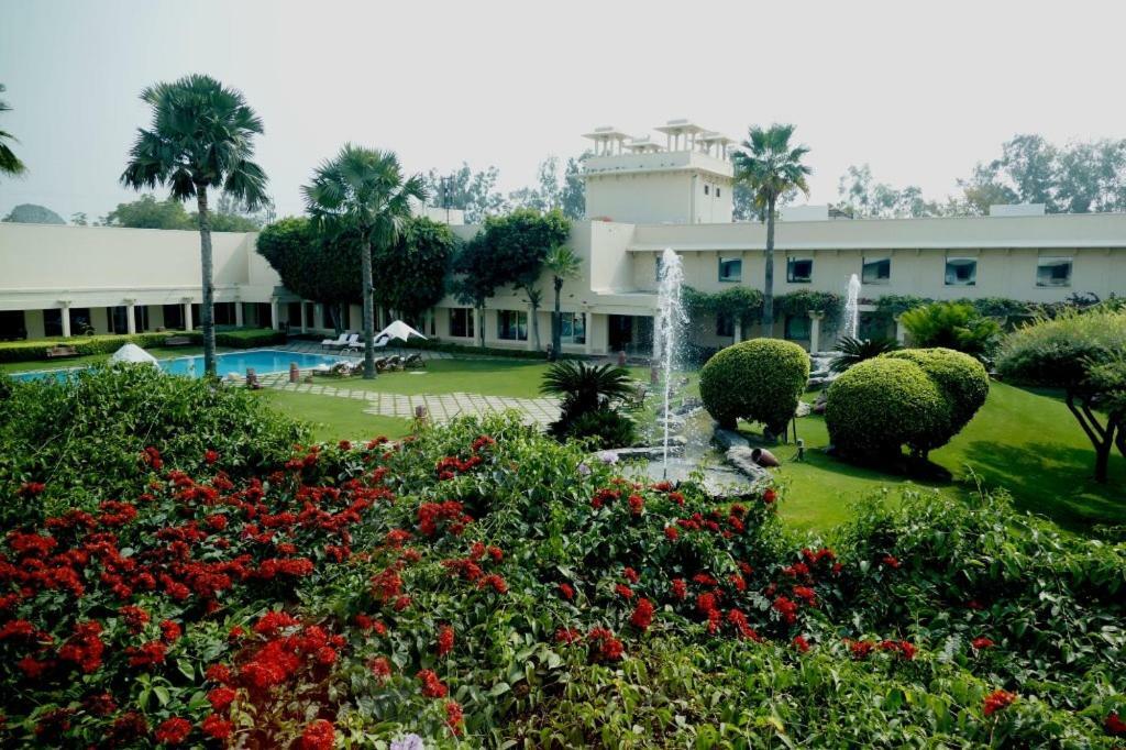 Trident Agra Hotel Agra  Eksteriør billede The Imperial, New Delhi